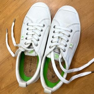 Cariuma OCA Low Off White Canvas Sneakers, Women's Sz 9